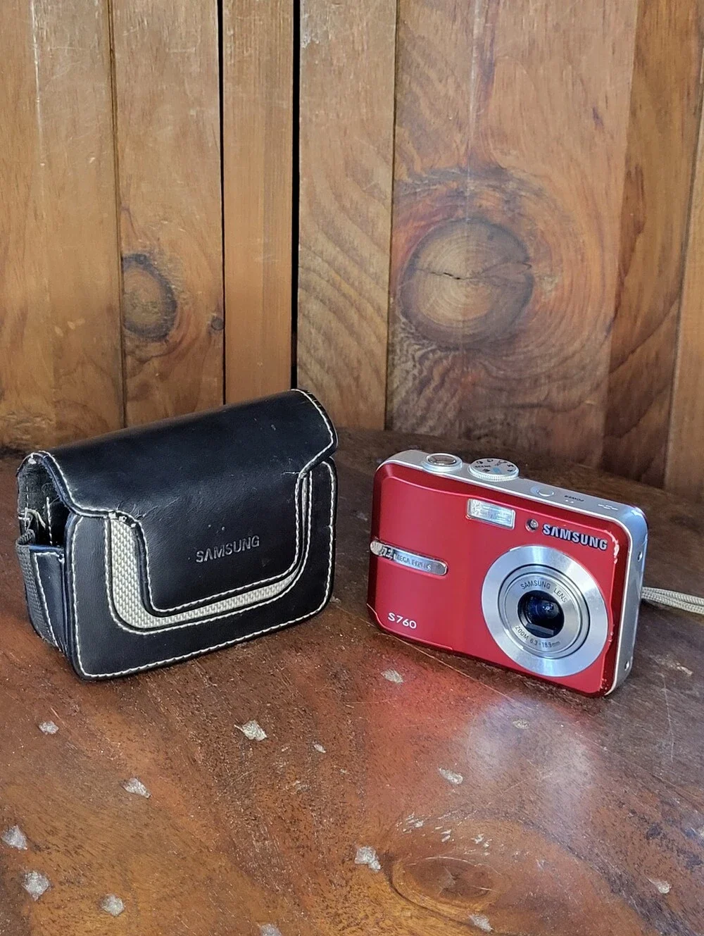 Samsung Compact Digital Camera in Red with Black Case